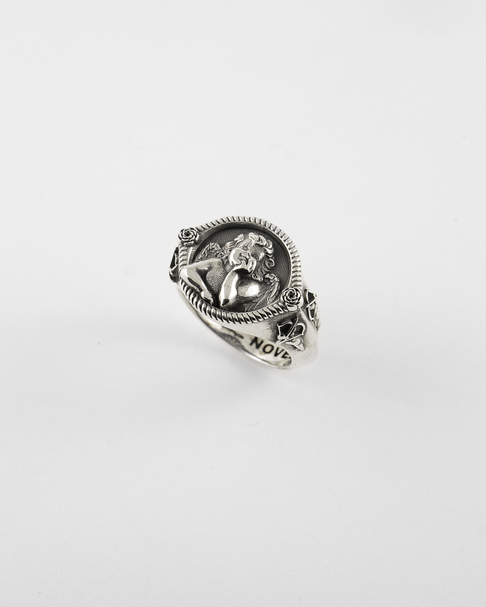 Nove25 ANELLO CHEVALIER CUPIDO IN ARGENTO Italy