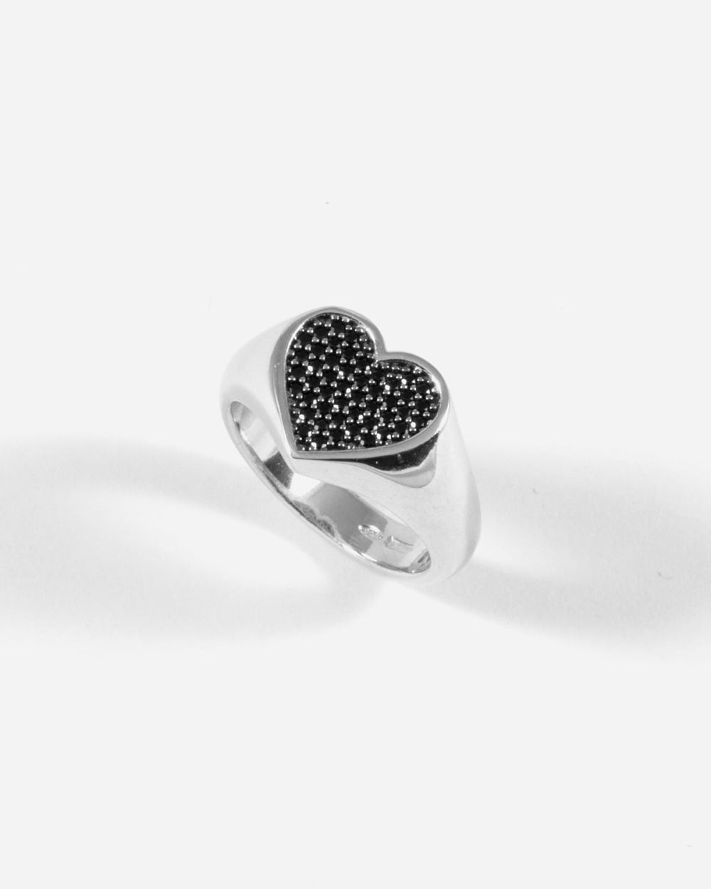 Nove25 ANELLO CHEVALIER CUORE CON BRILLANTE NERO Qualità