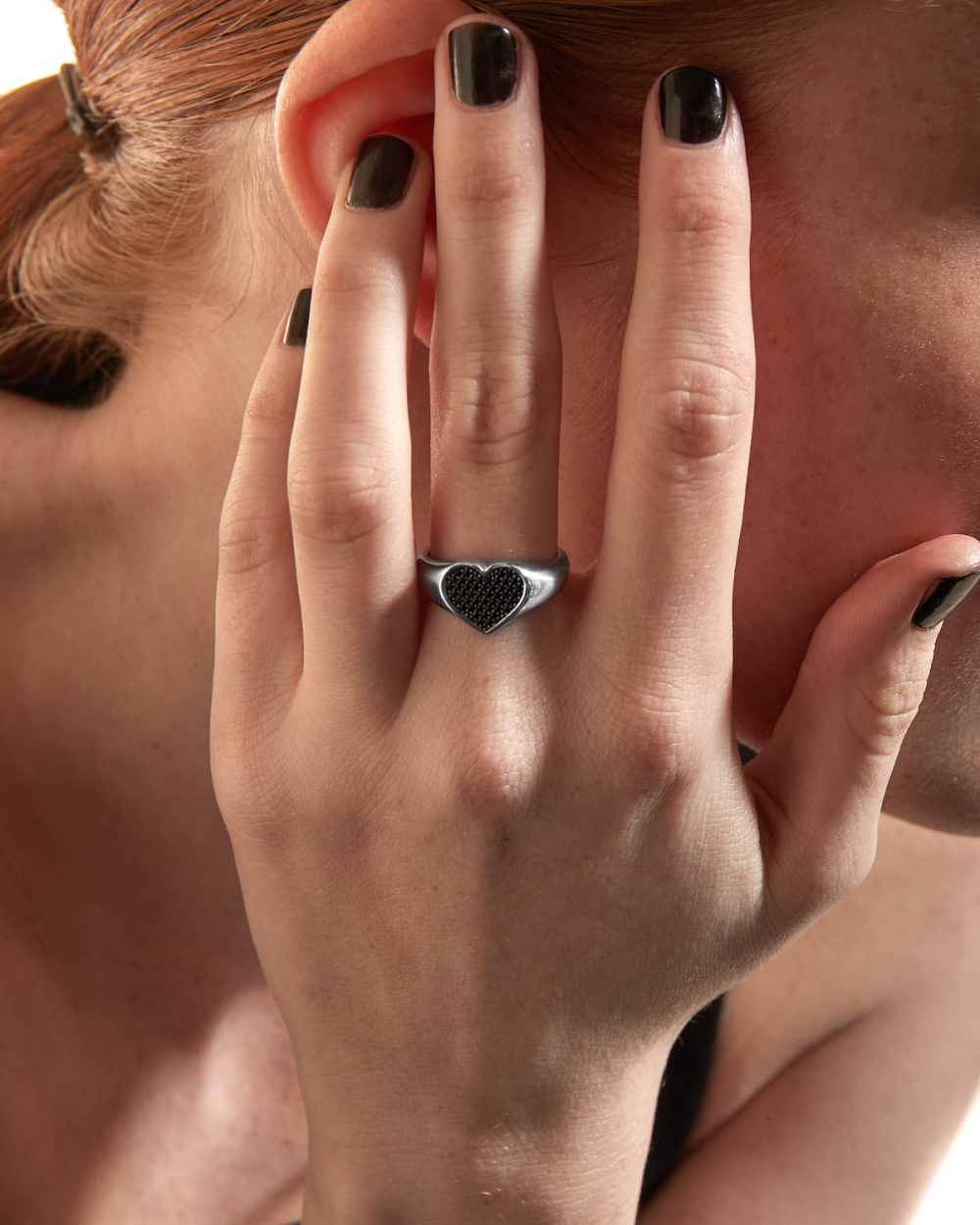 Nove25 ANELLO CHEVALIER CUORE CON BRILLANTE NERO Qualità