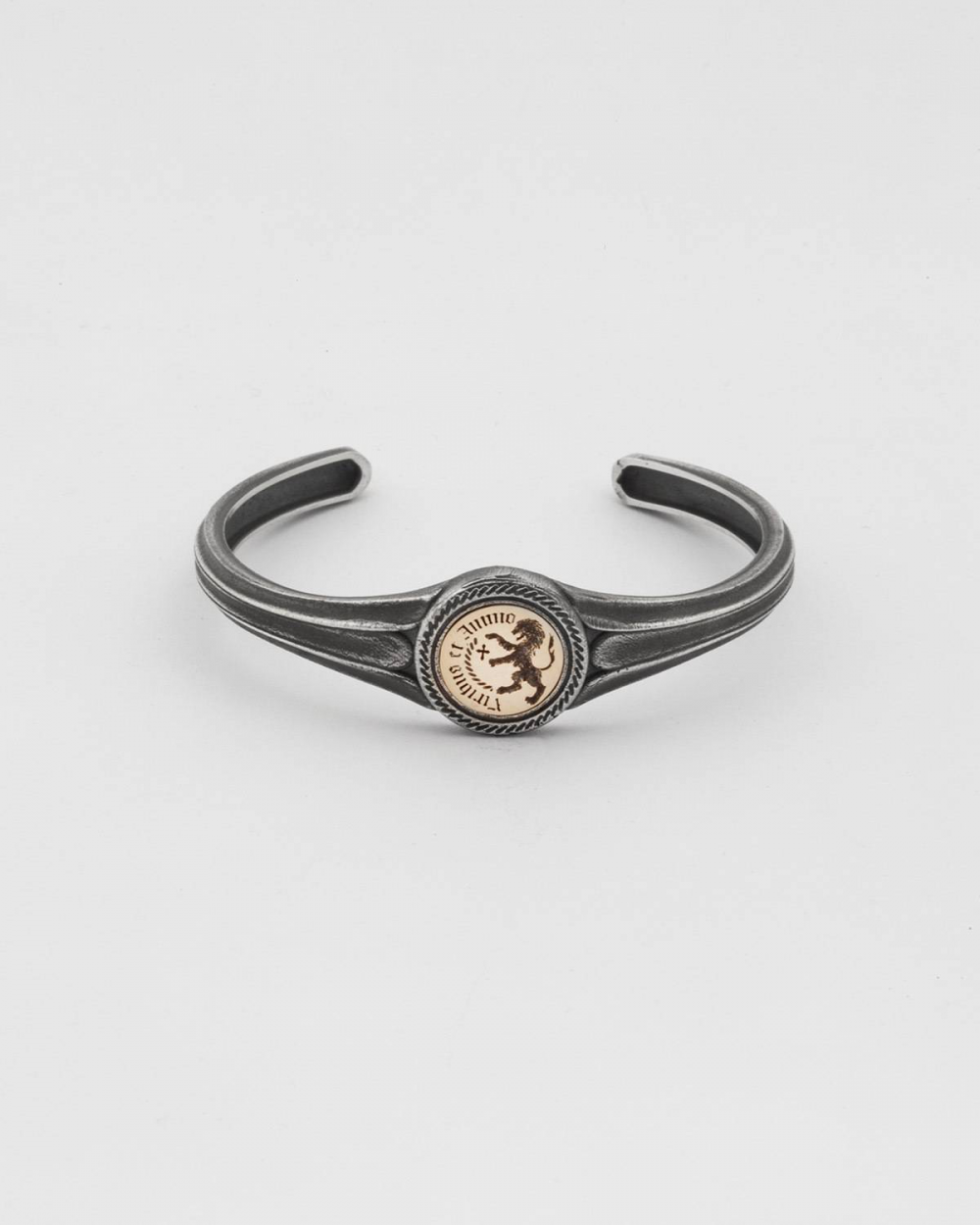 Nove25 BRACCIALE RIGIDO CHEVALIER VIRIBUS ET ANIMO IN ARGENTO Pezzi Unici