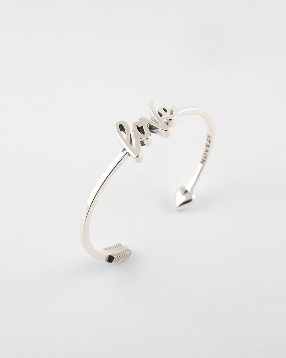 Nove25 BRACCIALE RIGIDO IN ARGENTO FRECCIA LOVE Vendita Economica
