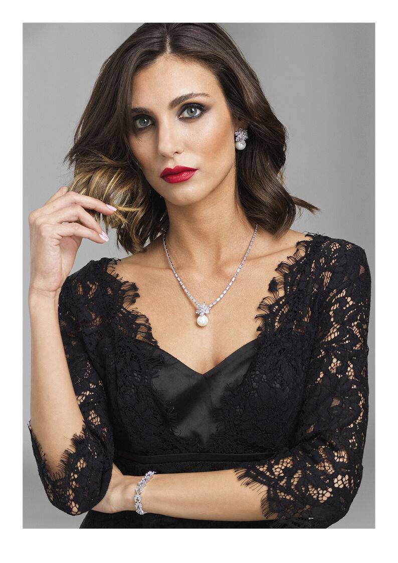 Ottaviani Orecchini rodiati con cubic zirconia e perle Sconto