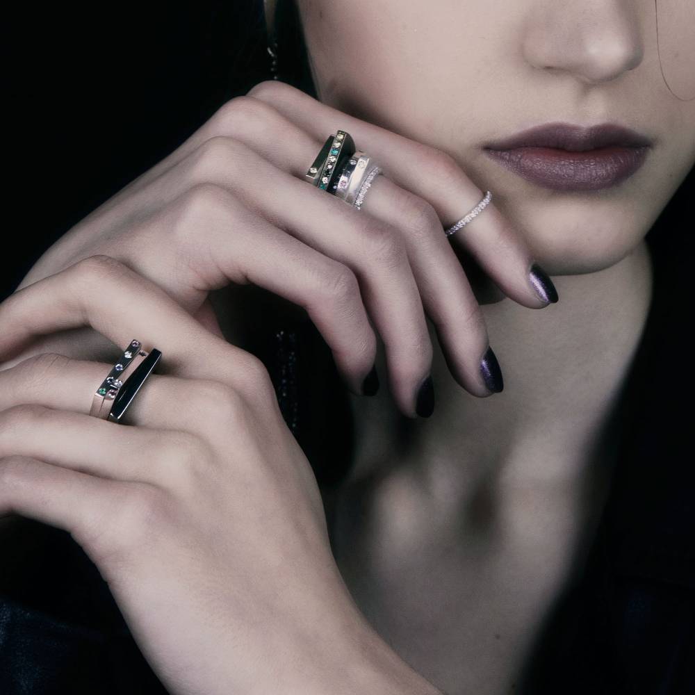 Paola Grande Gioielli CONGIUNZIONI Anello 'Congiunzioni' quadrato in argento rodiato Qualità