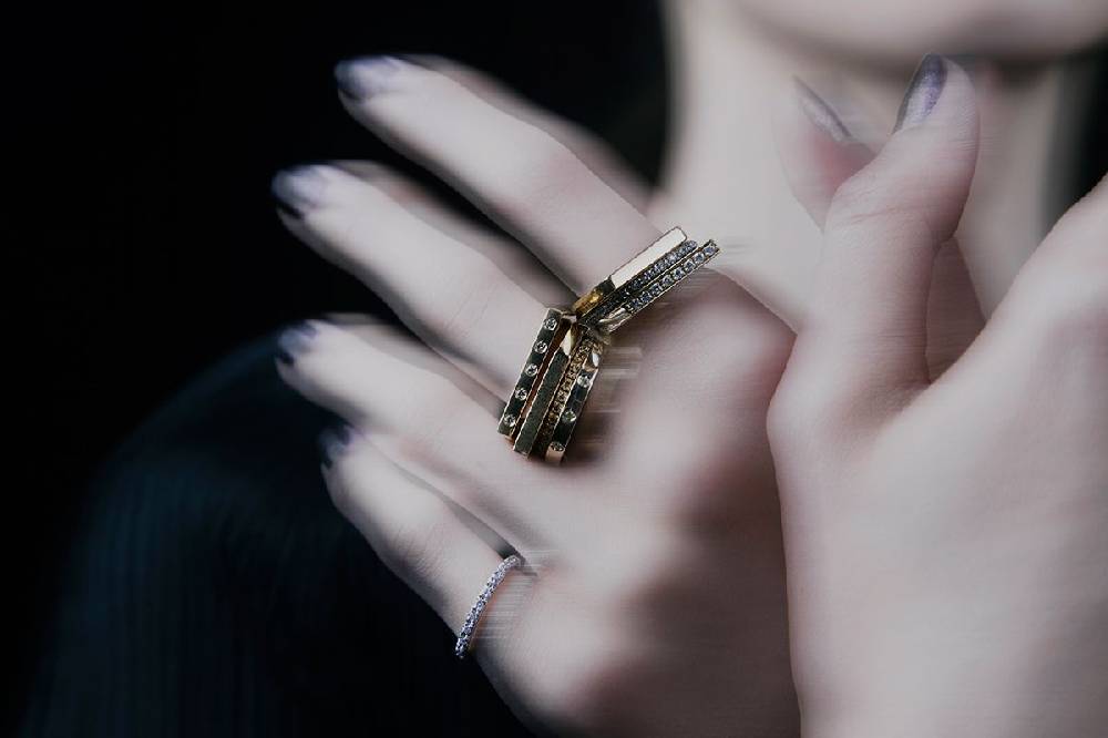 Paola Grande Gioielli CONGIUNZIONI Anello 'Congiunzioni' tondo con pietre Outlet