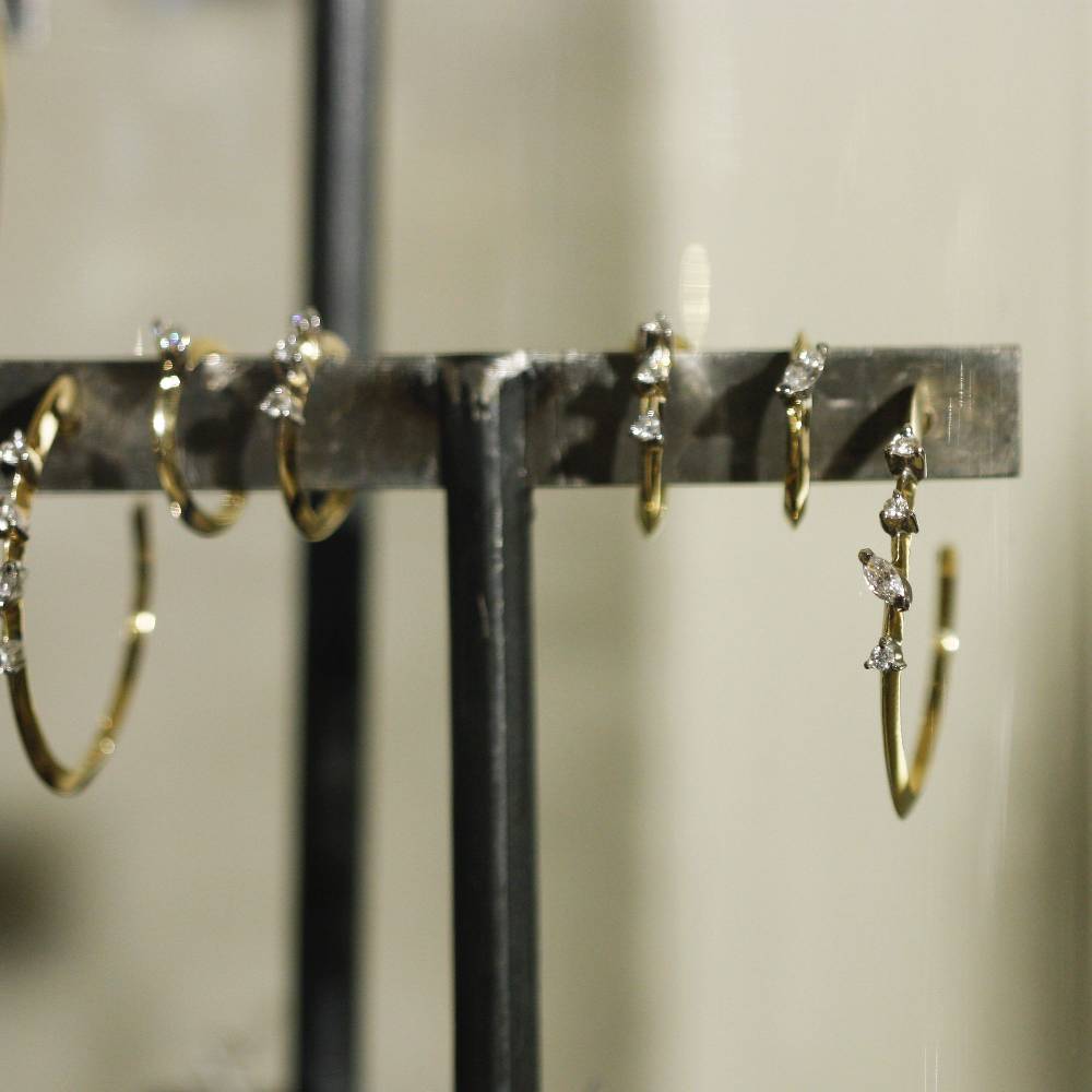 Paola Grande Gioielli BALANCE Cerchi medi 'Balance' in oro giallo e diamanti Outlet