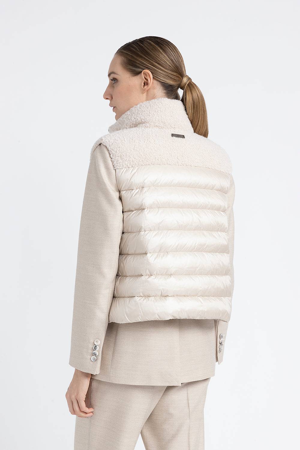 Peserico Gilet in piuma e panno bouclé di lana vergine e alpaca Acquista Ora