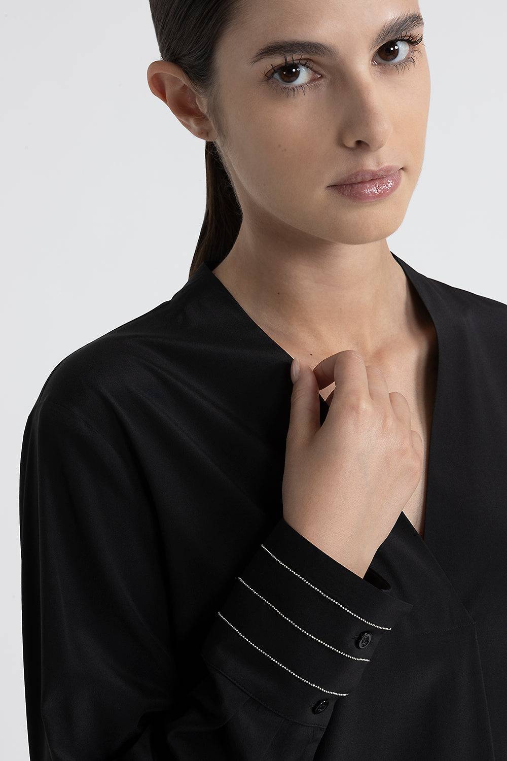 Peserico Blusa scollo a V in crepe de chine di seta In Vendita