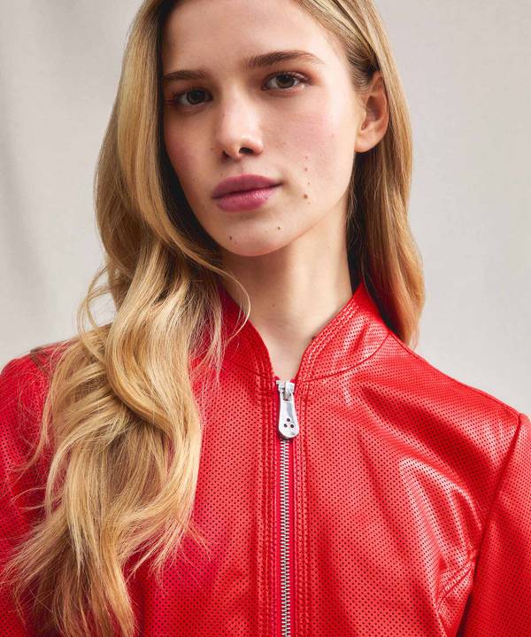 Peuterey Giacca biker lucida in pelle traforata Offerte