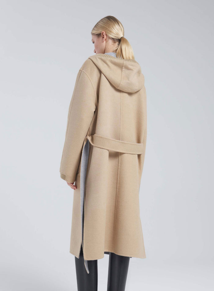 Lorena Antoniazzi CAPPOTTO IN LANA E ANGORA CON CAPPUCCIO Prezzo Ridotto