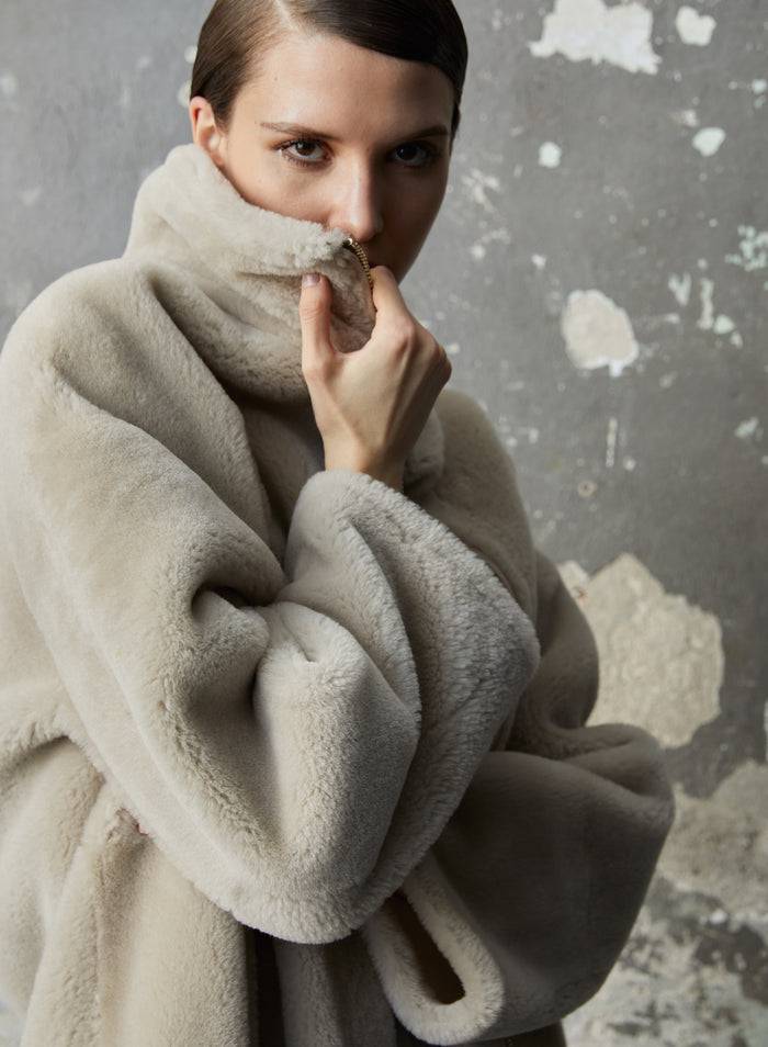 Lorena Antoniazzi CAPPOTTO IN MONTONE Sconto