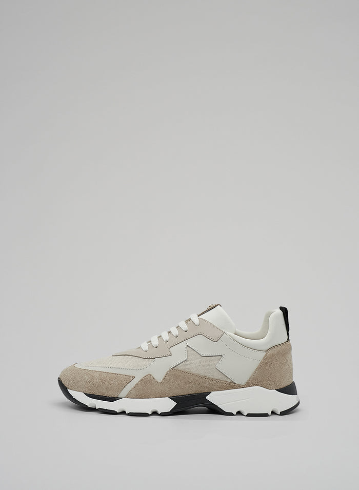 Lorena Antoniazzi SNEAKERS ICONICHE Italia