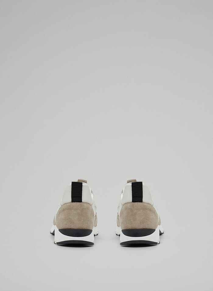 Lorena Antoniazzi SNEAKERS ICONICHE Italia