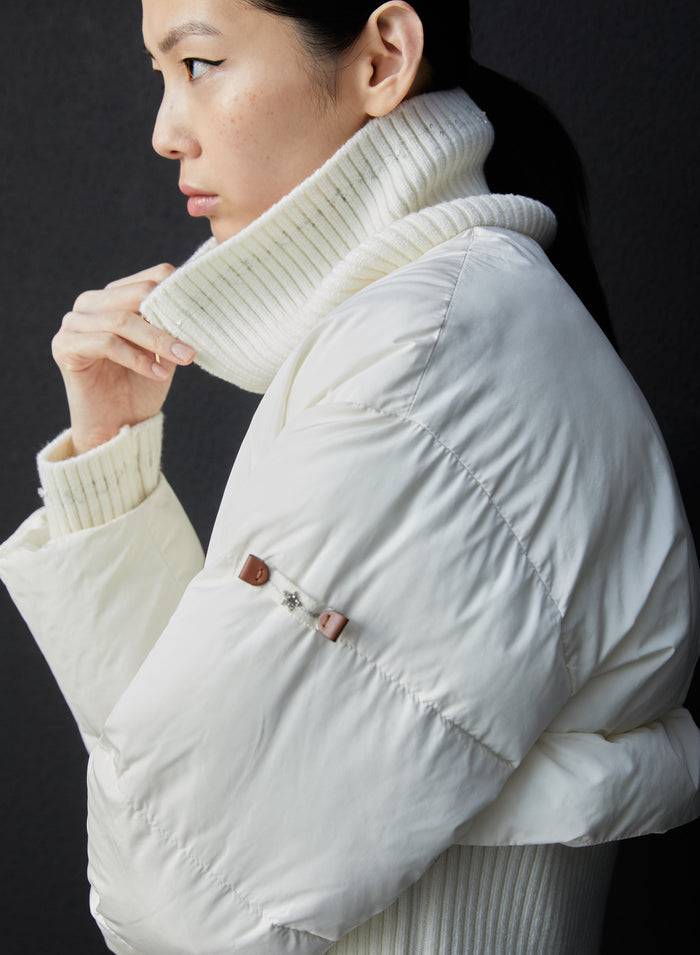 Lorena Antoniazzi PIUMINO CROP IN TAFFETAS TECNICO Vendita
