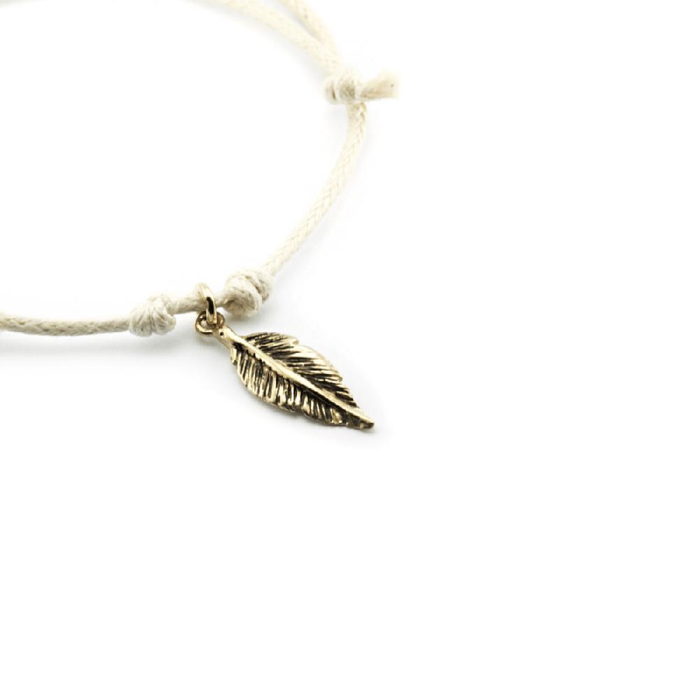 Thais Bernardes Collana in Cotone con Piuma in Argento Offerte