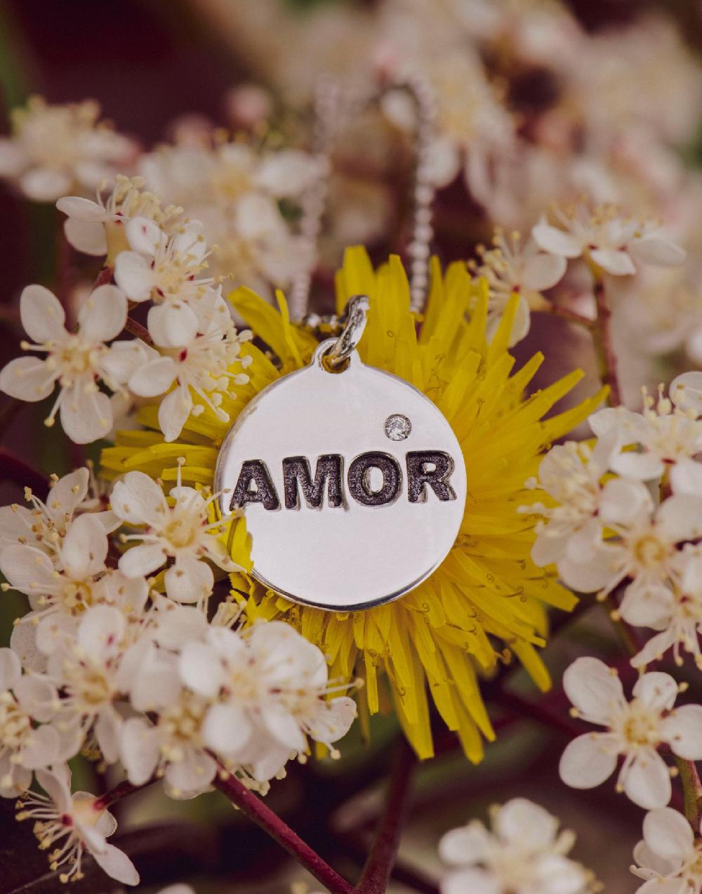 Thais Bernardes Collana Medaglietta AMOR In Saldo