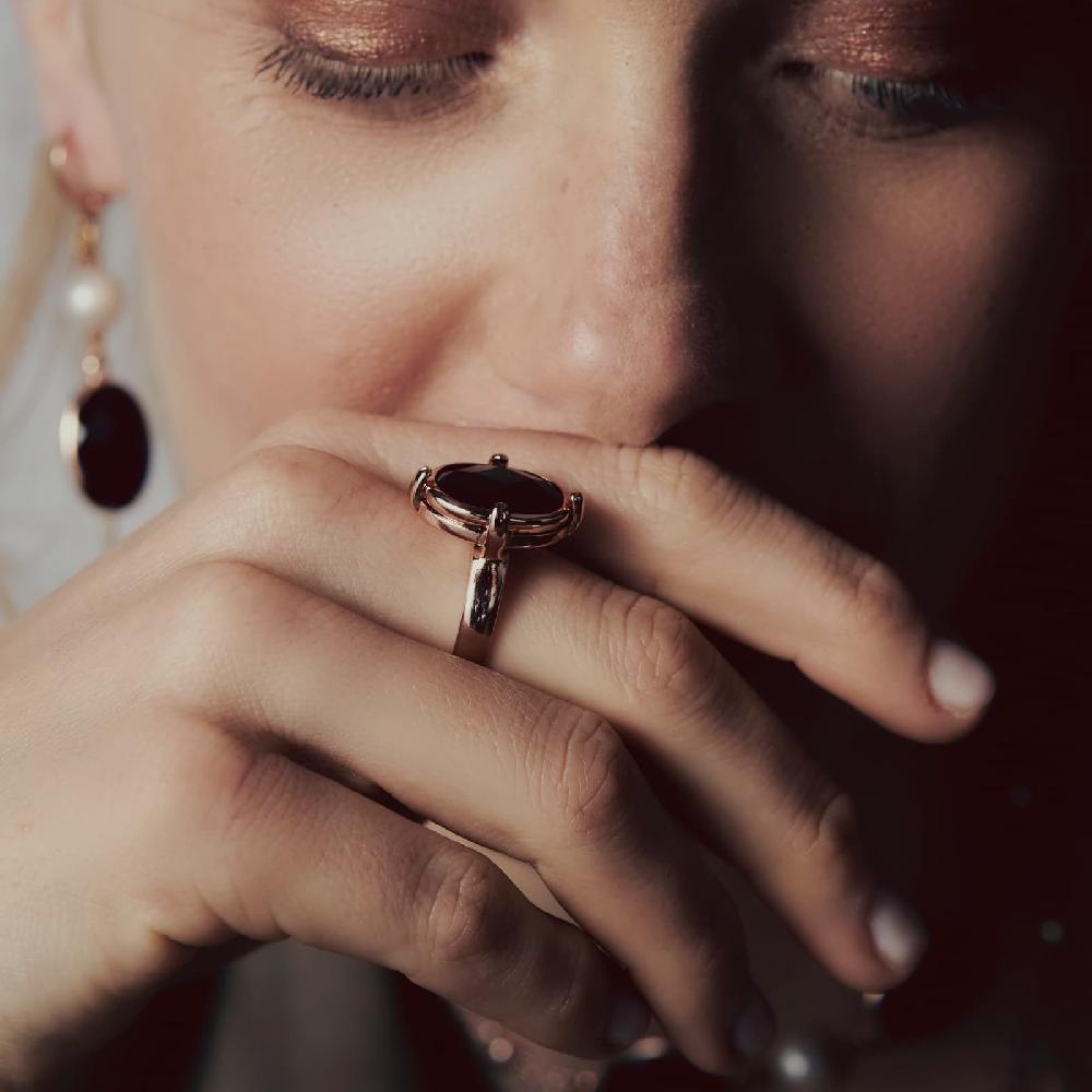 Unoaerre Anello con pietra nera | UNOAERRE Gioielli Pezzi Unici