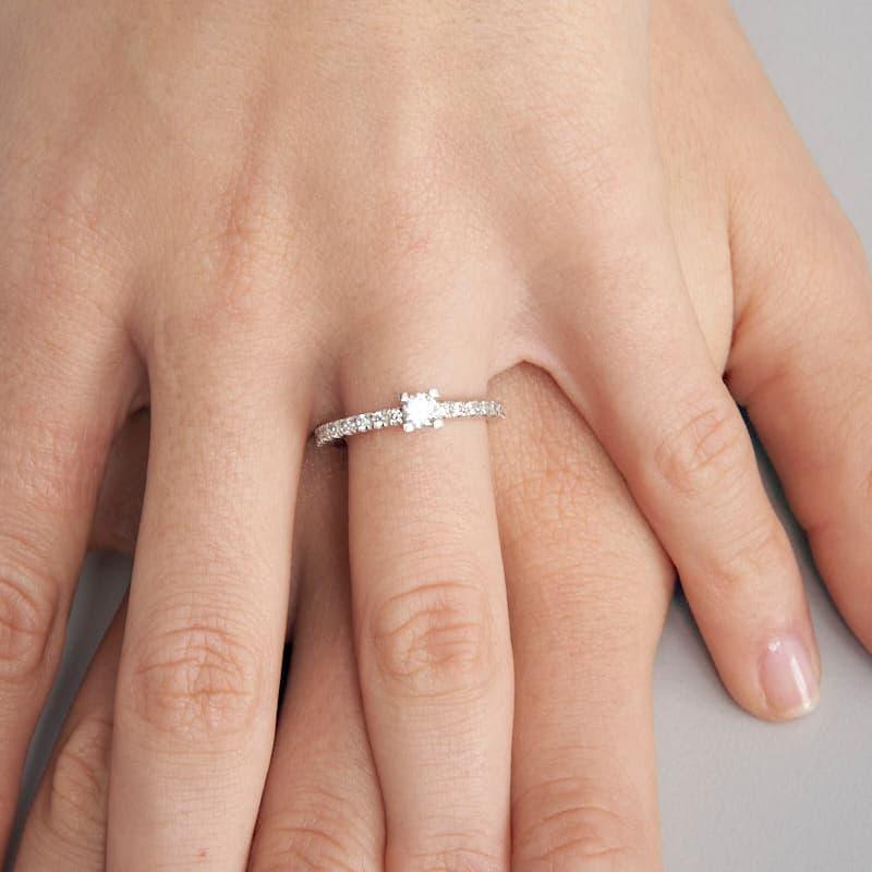 Unoaerre Anello solitario in argento con zirconi | UNOAERRE Gioielli Shopping Online