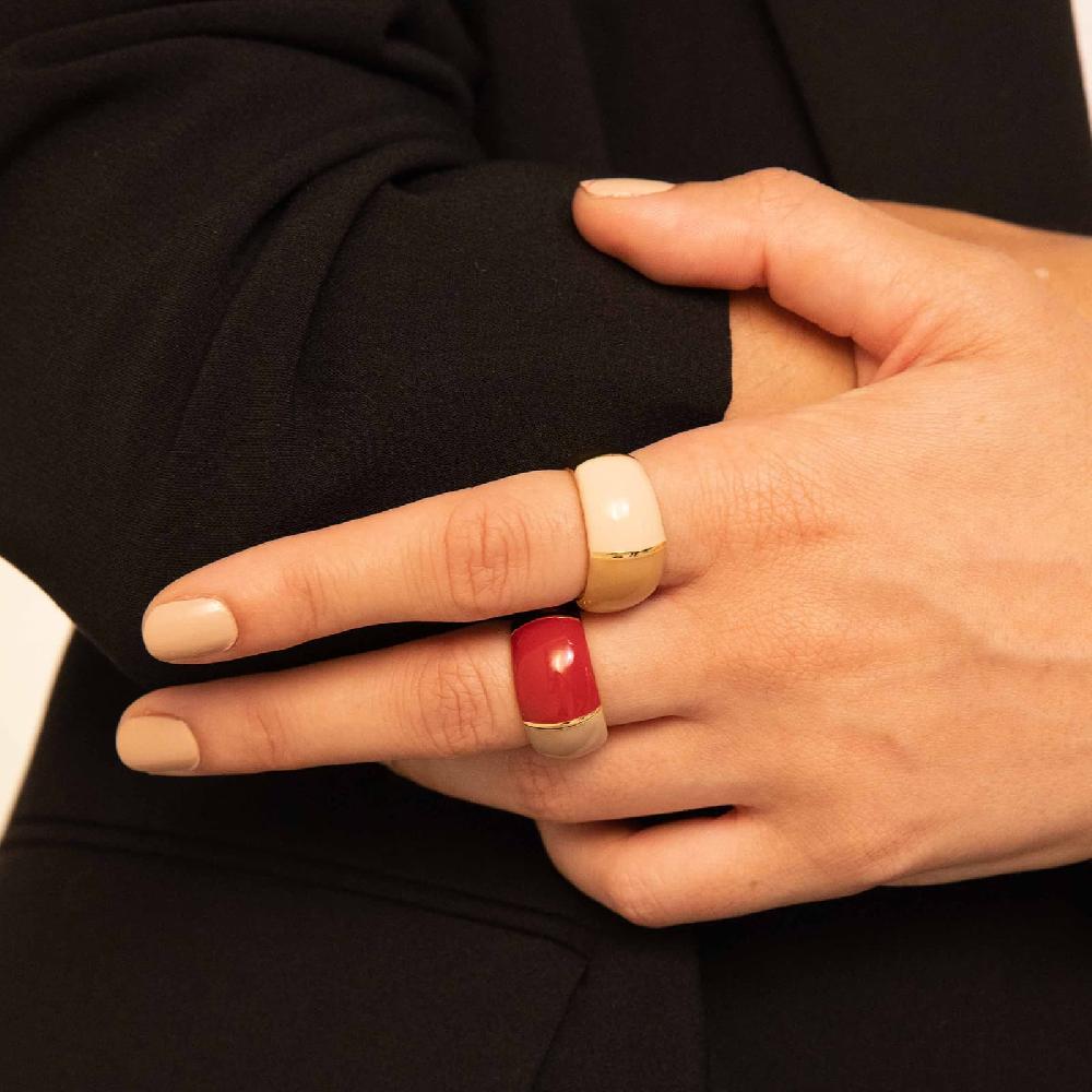 Unoaerre Anello in bronzo dorato con design bombato e smalto beige e nocciola. | UNOAERRE Gioielli Vendita Calda