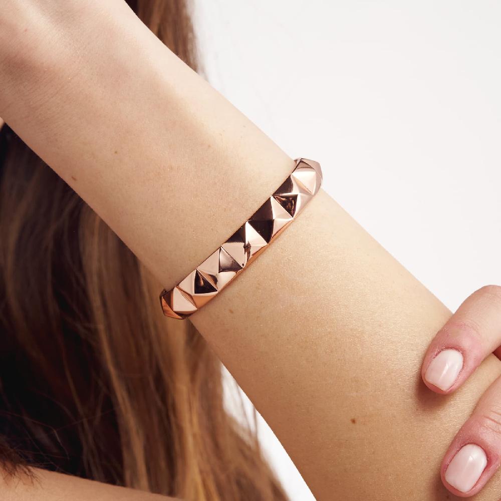 Unoaerre Bracciale rigido in bronzo dorato rosa piramidi | UNOAERRE Gioielli ACQUISTA ORA