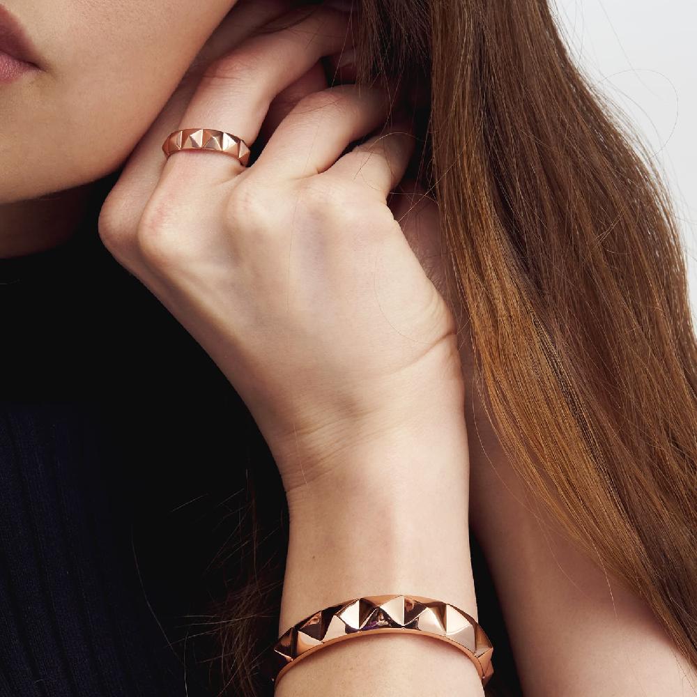 Unoaerre Bracciale rigido in bronzo dorato rosa piramidi | UNOAERRE Gioielli ACQUISTA ORA