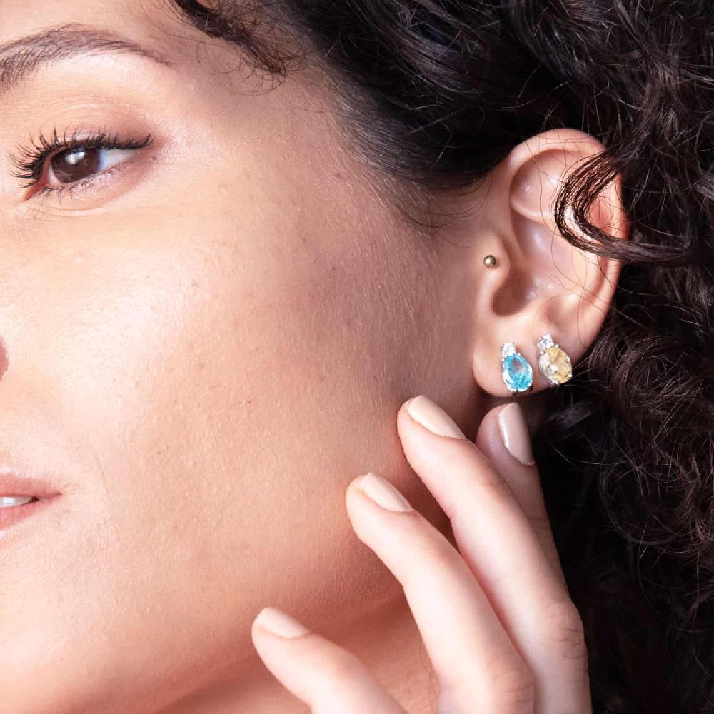 Unoaerre Orecchini in argento con e zicornia cubica azzurra | UNOAERRE Gioielli Only for today